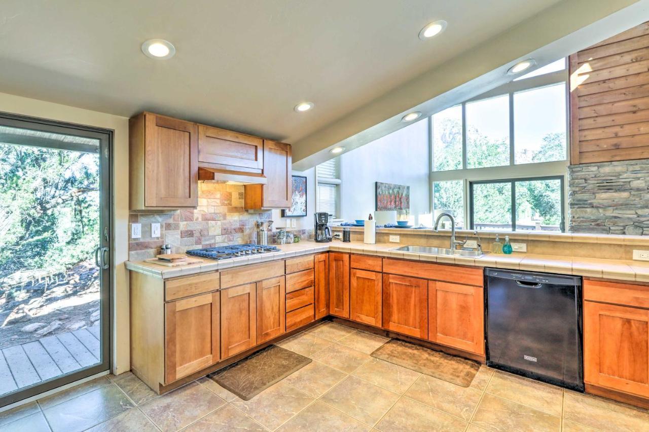 Bright Sedona Home With Deck And Mountain Views! エクステリア 写真